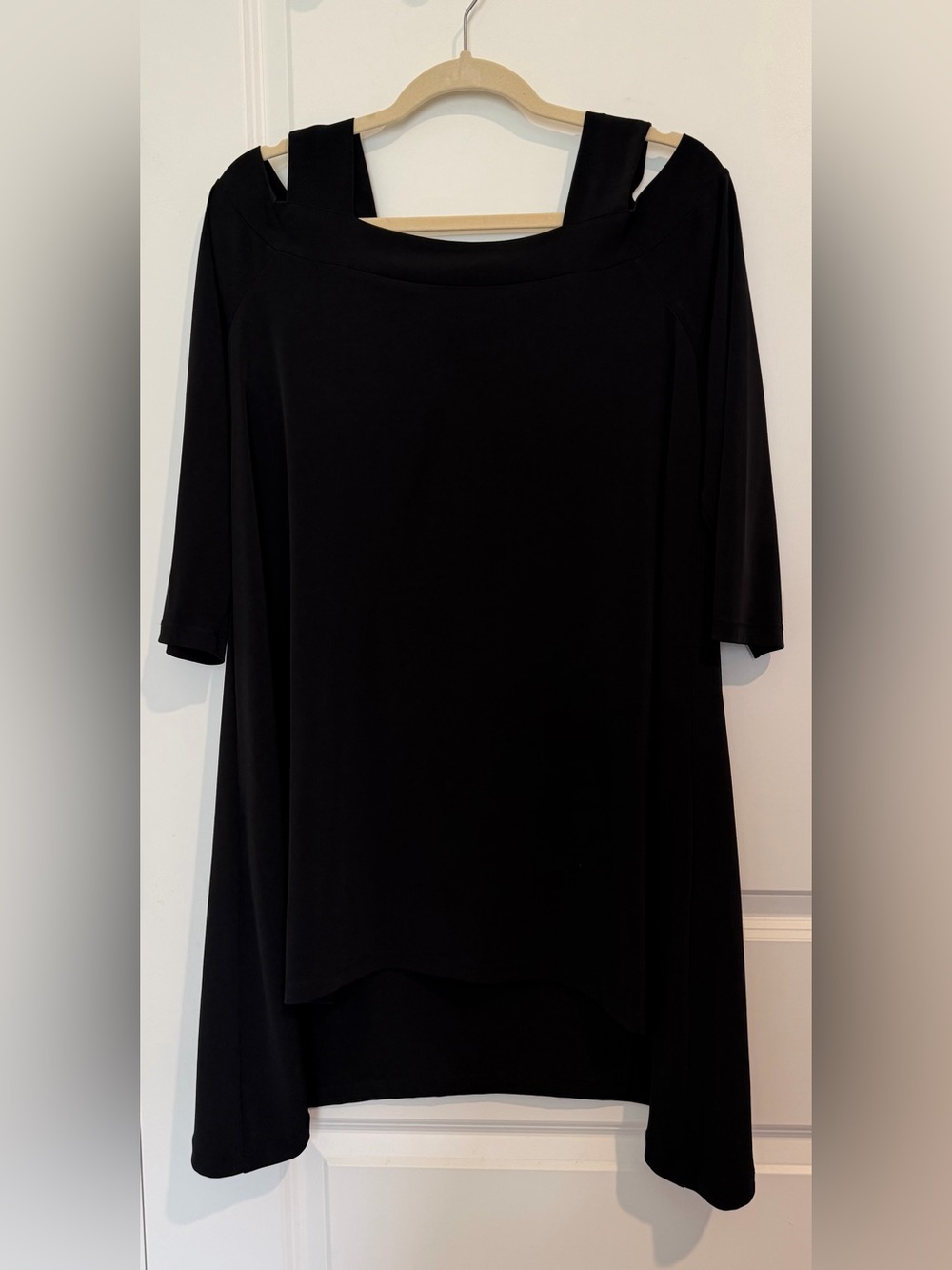 Chico's Black Cold Shoulder Tunic Top 3/4 Sleeve High-Low Hem size Medium